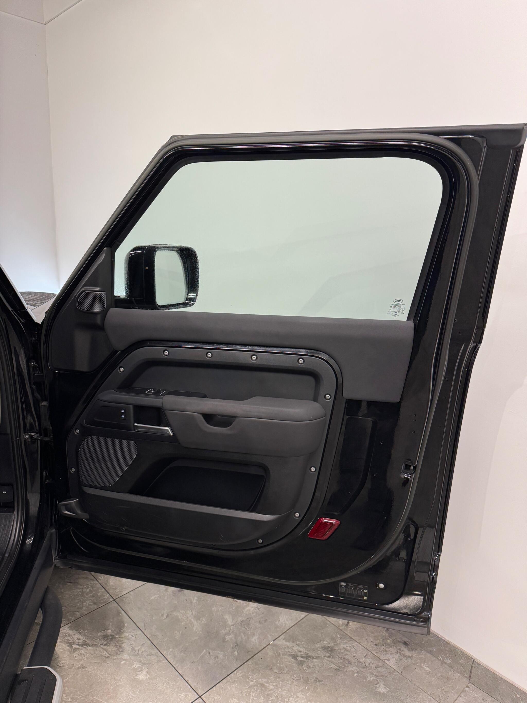Land Rover Defender view 12