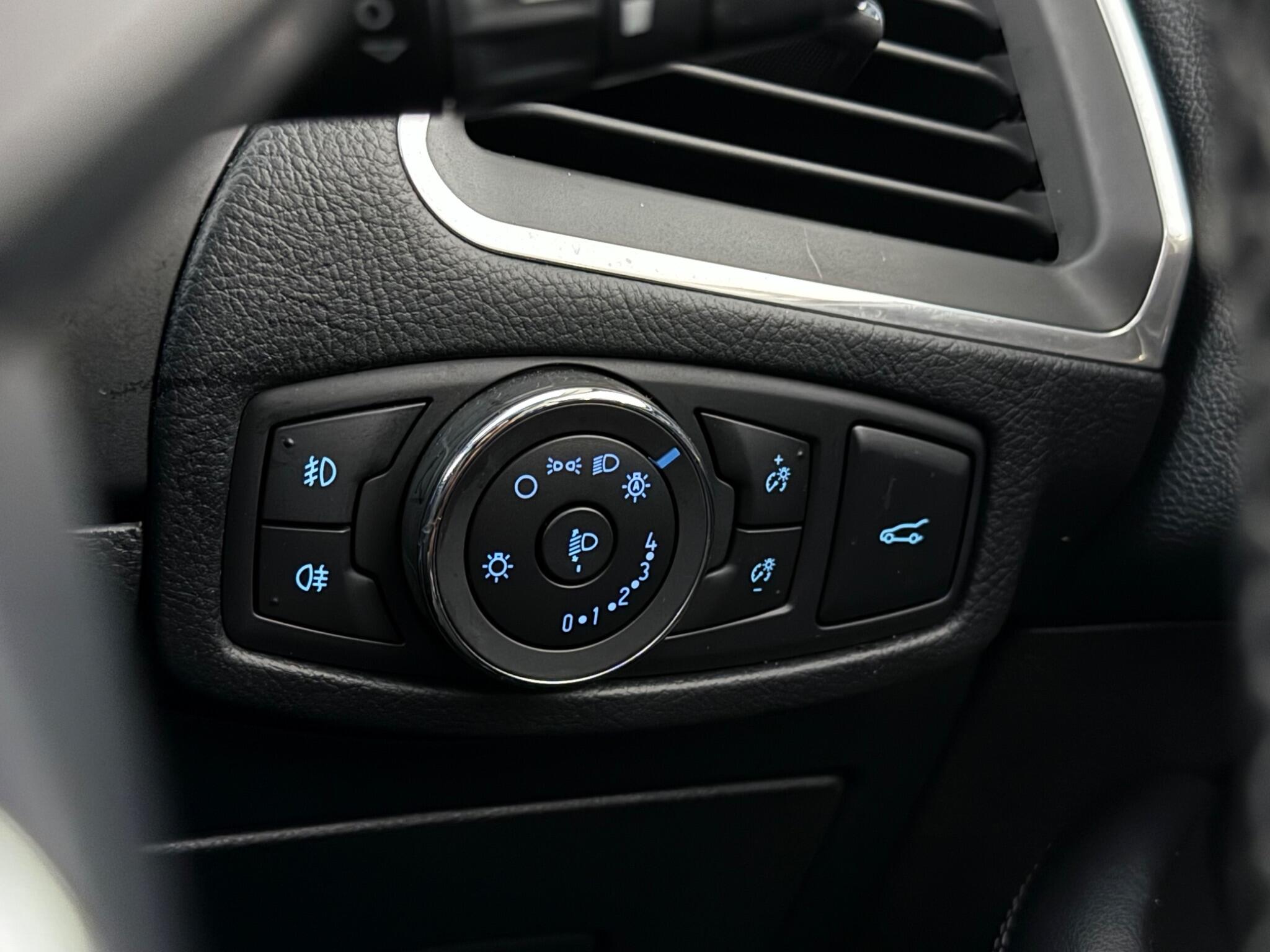 Ford Edge view 22