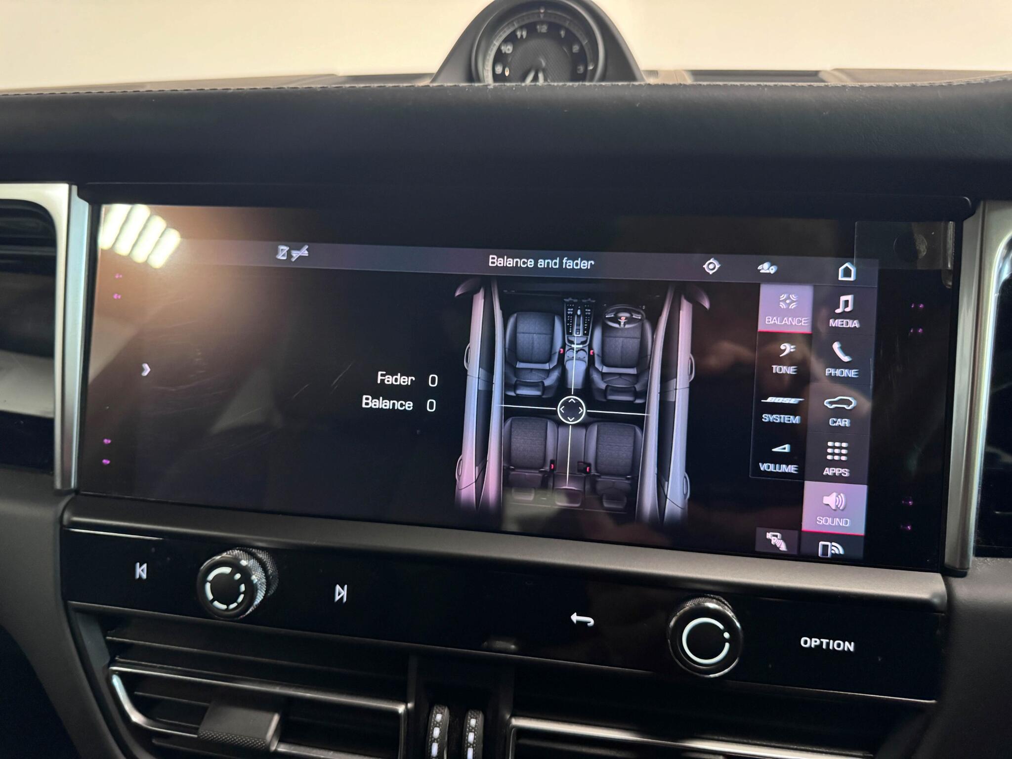 Porsche Macan view 54