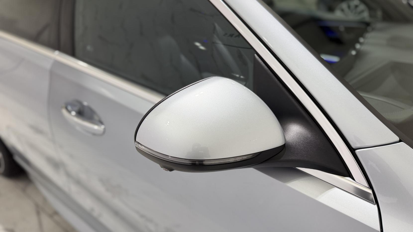 Mercedes-Benz C-Class view 49