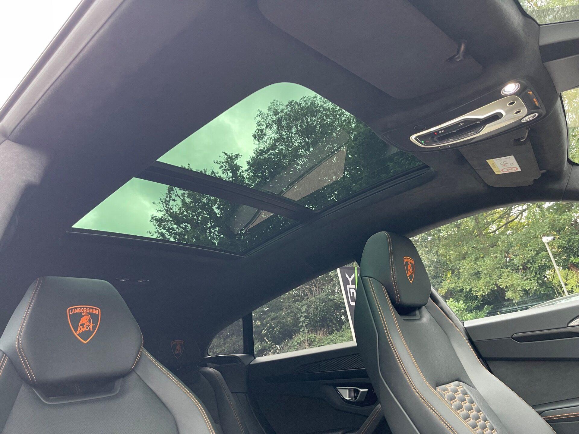 Lamborghini Urus view 72