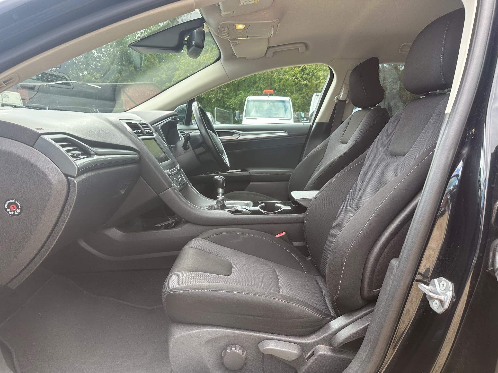 Ford Mondeo view 9