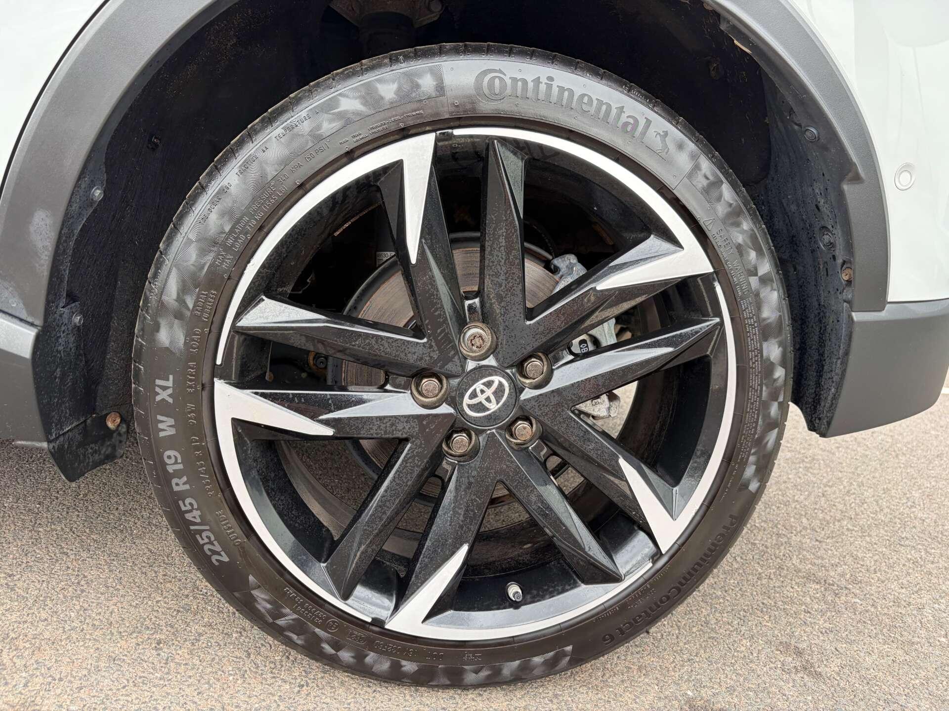 Toyota C-HR view 12