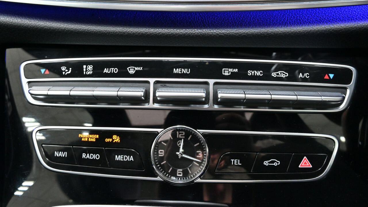 Mercedes-Benz E Class view 35