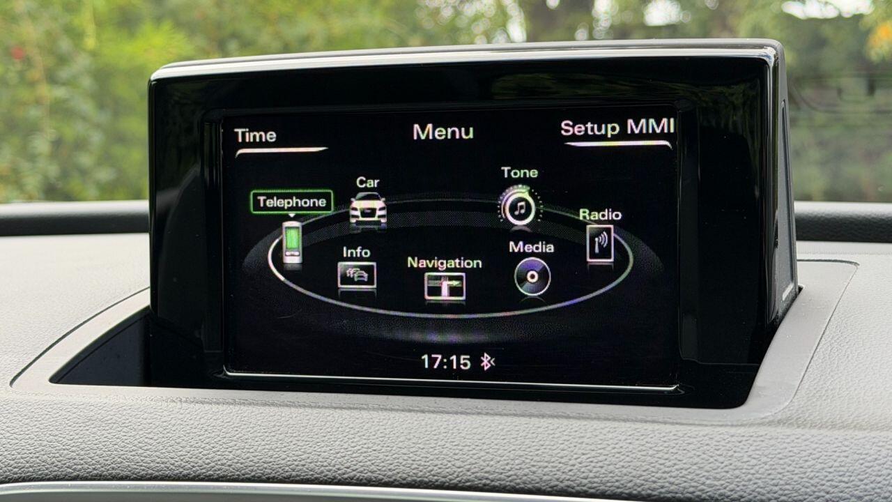 Audi Q3 view 21