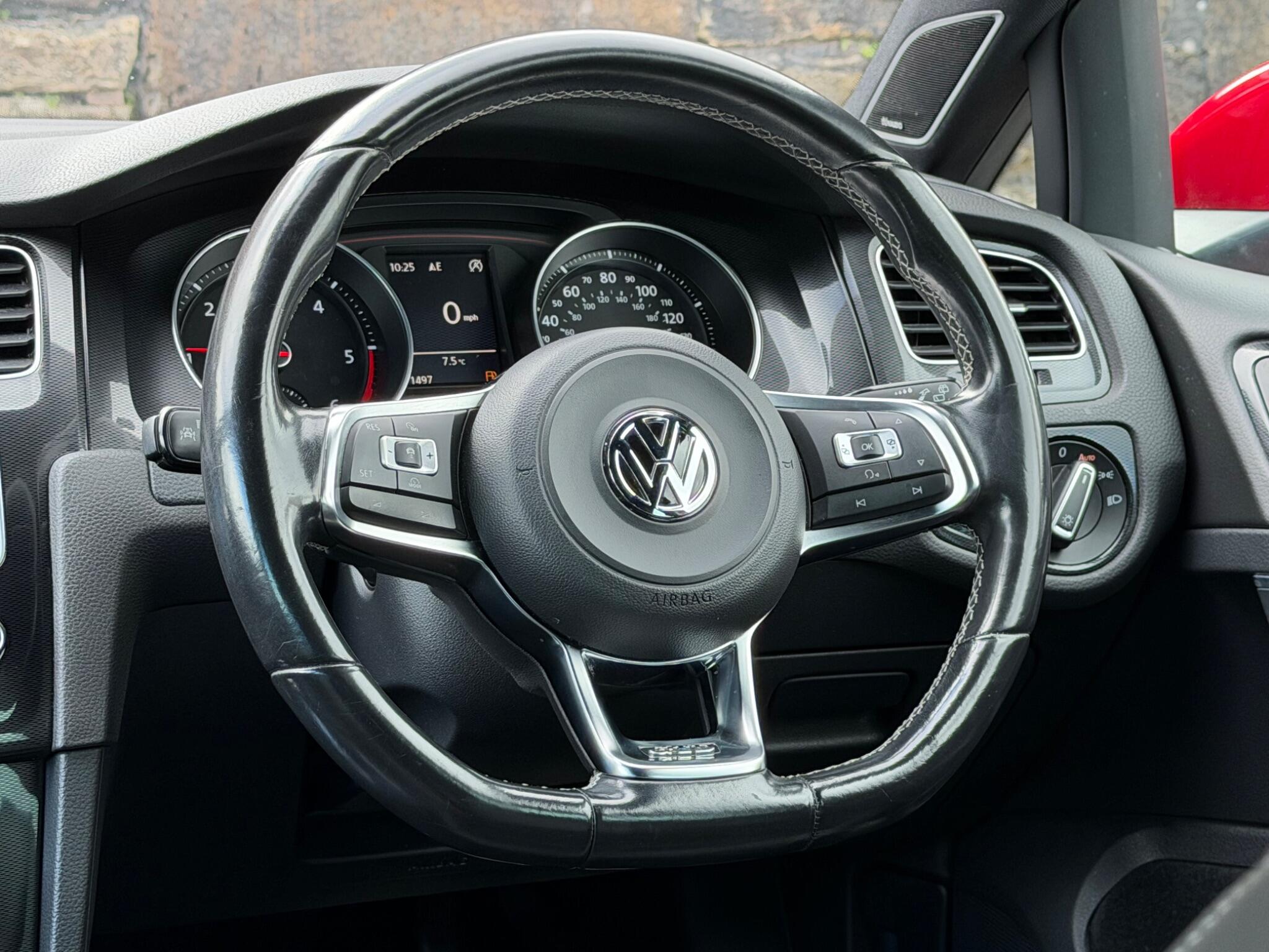 Volkswagen Golf view 24