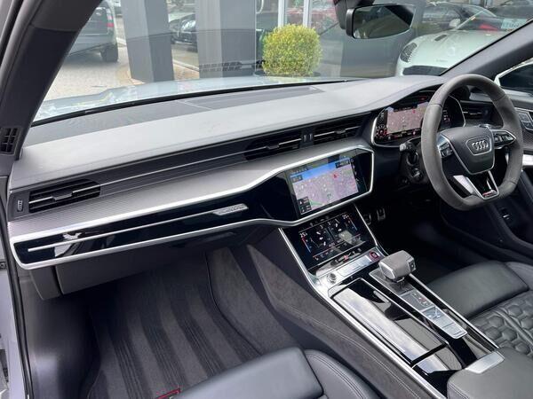 Audi RS6 Avant view 2