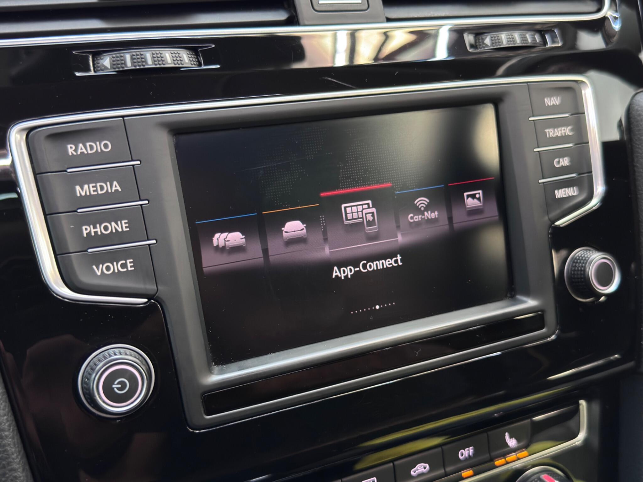 Volkswagen Golf view 13