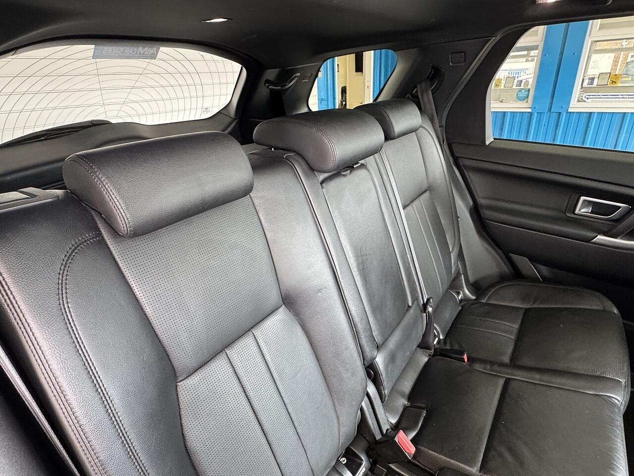 Land Rover Discovery Sport view 14