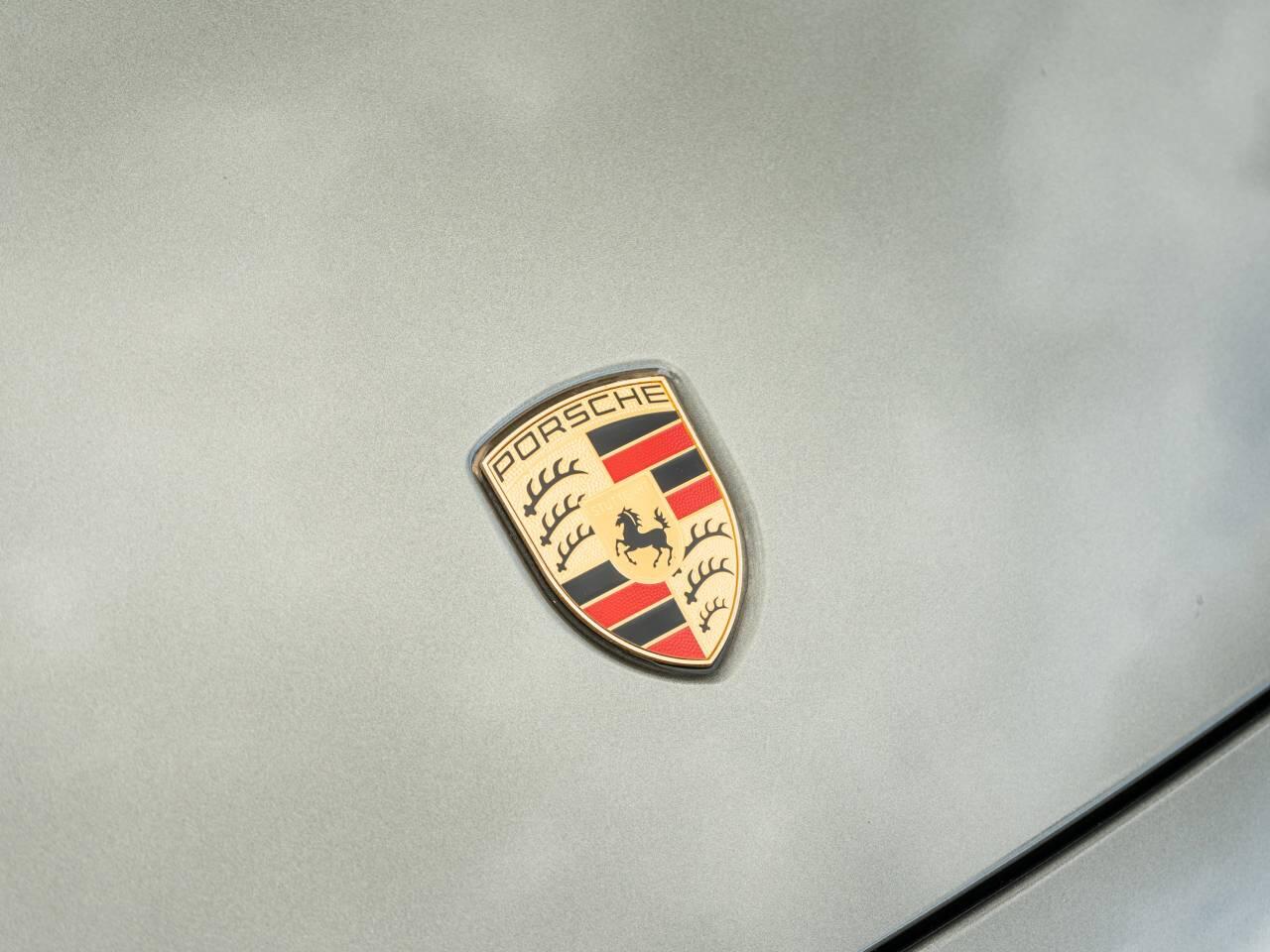 Porsche 911 view 44