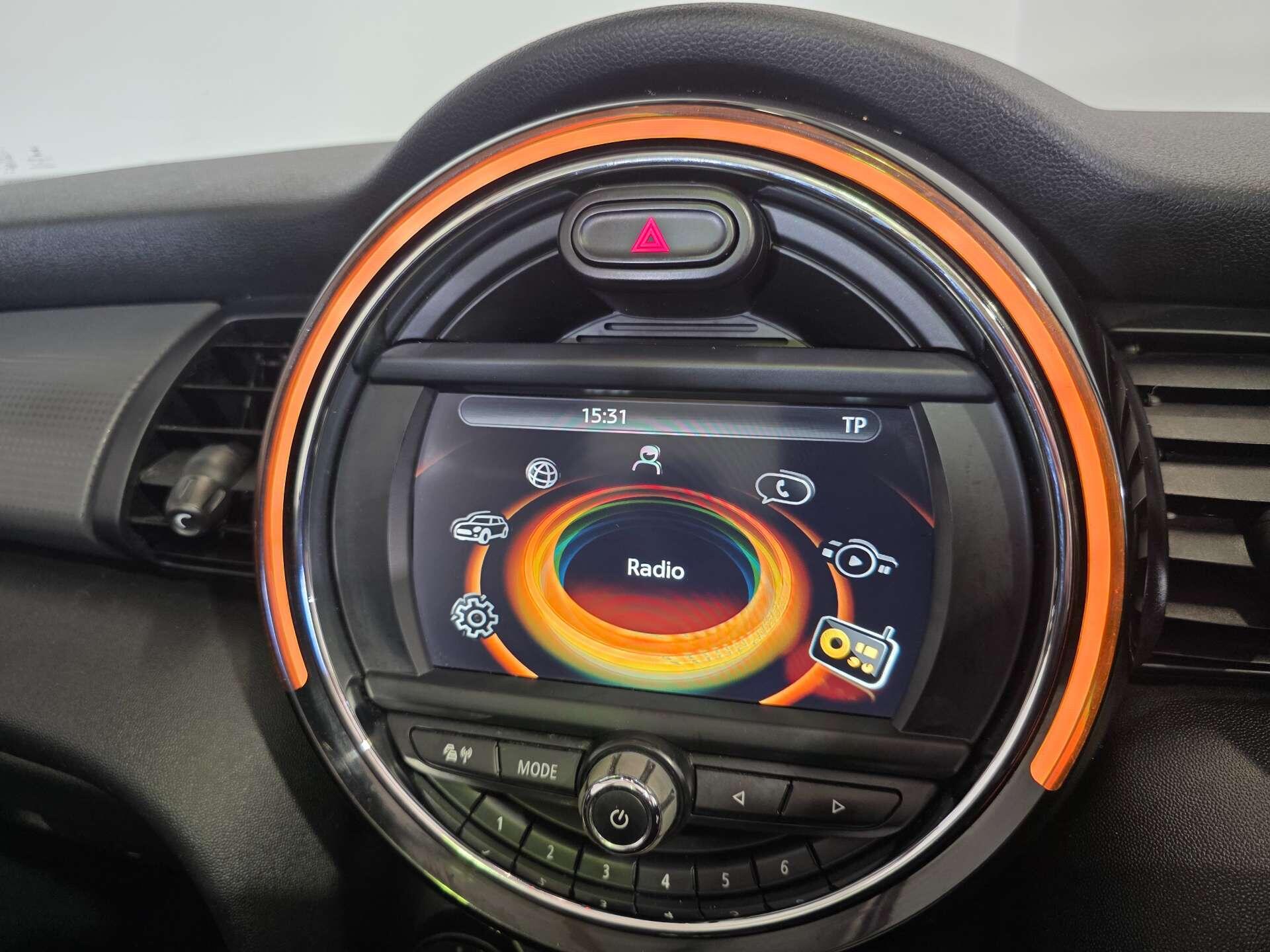 Mini Convertible view 34