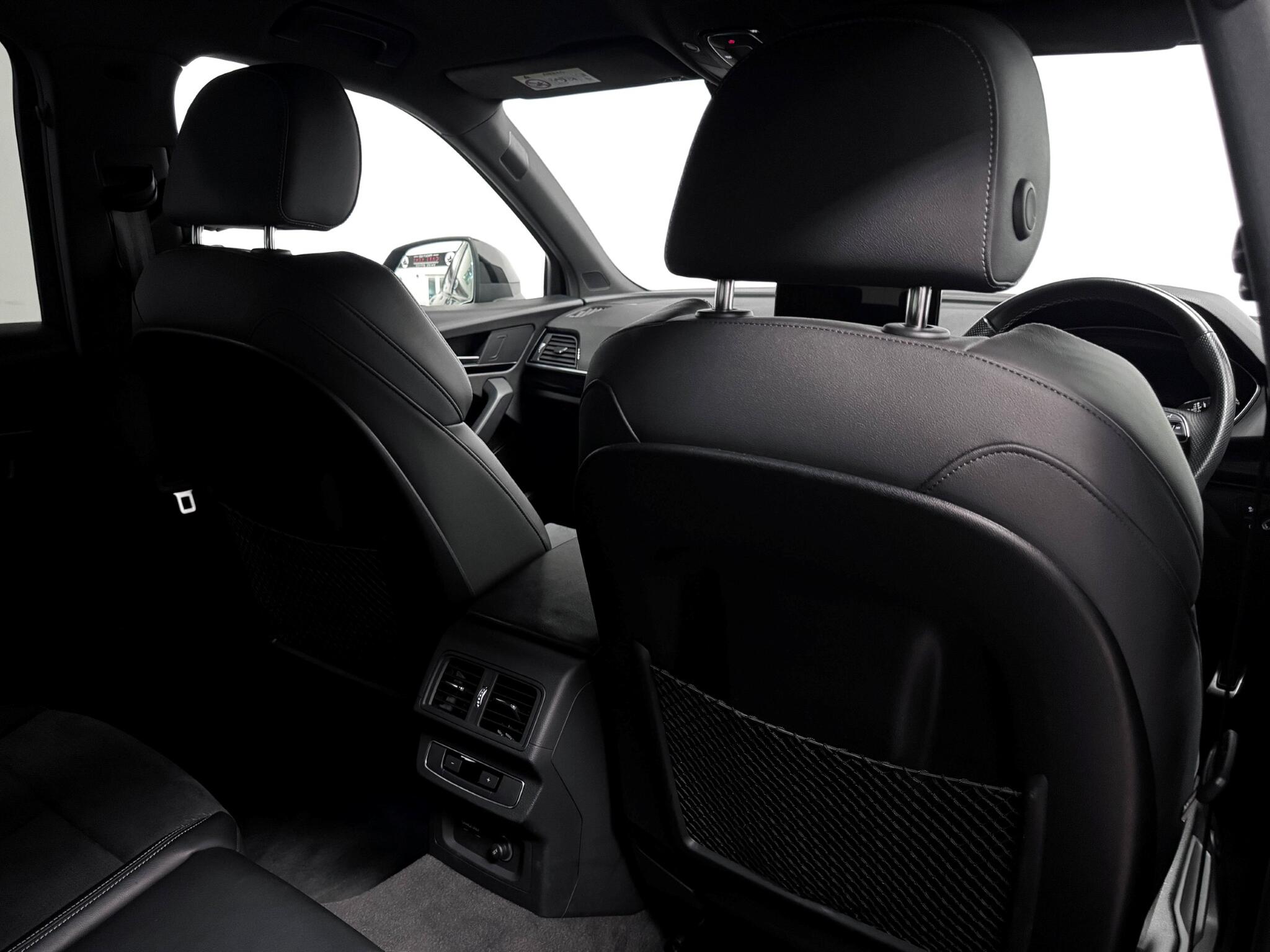 Audi Q5 view 11