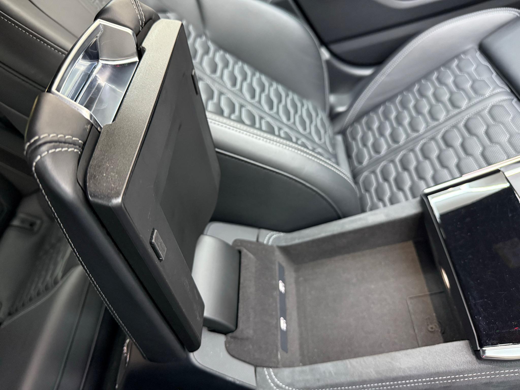 Audi RS6 Avant view 11
