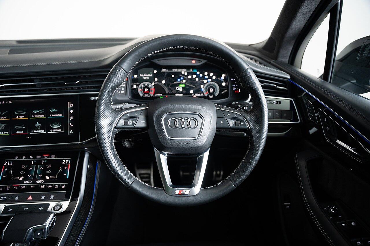 Audi Q7 view 25