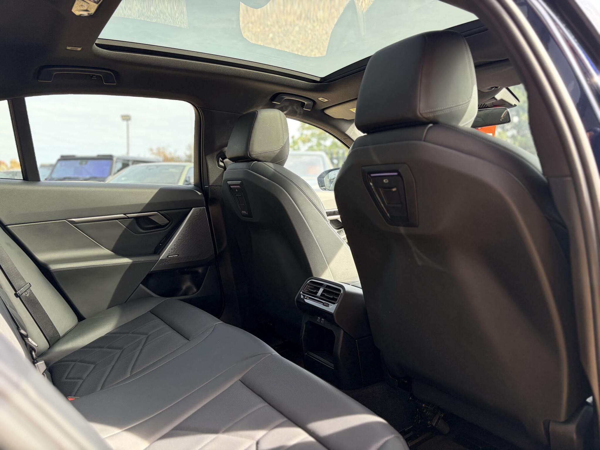 BMW 5 Series view 32