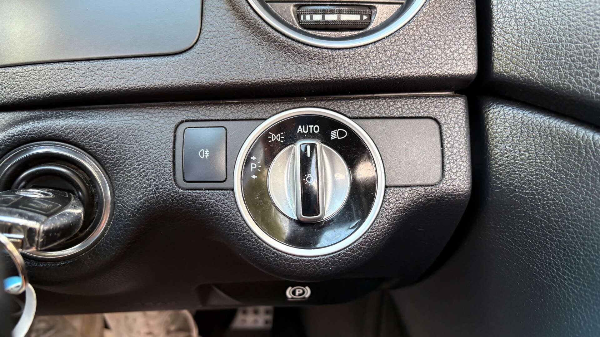 Mercedes-Benz C-Class view 19