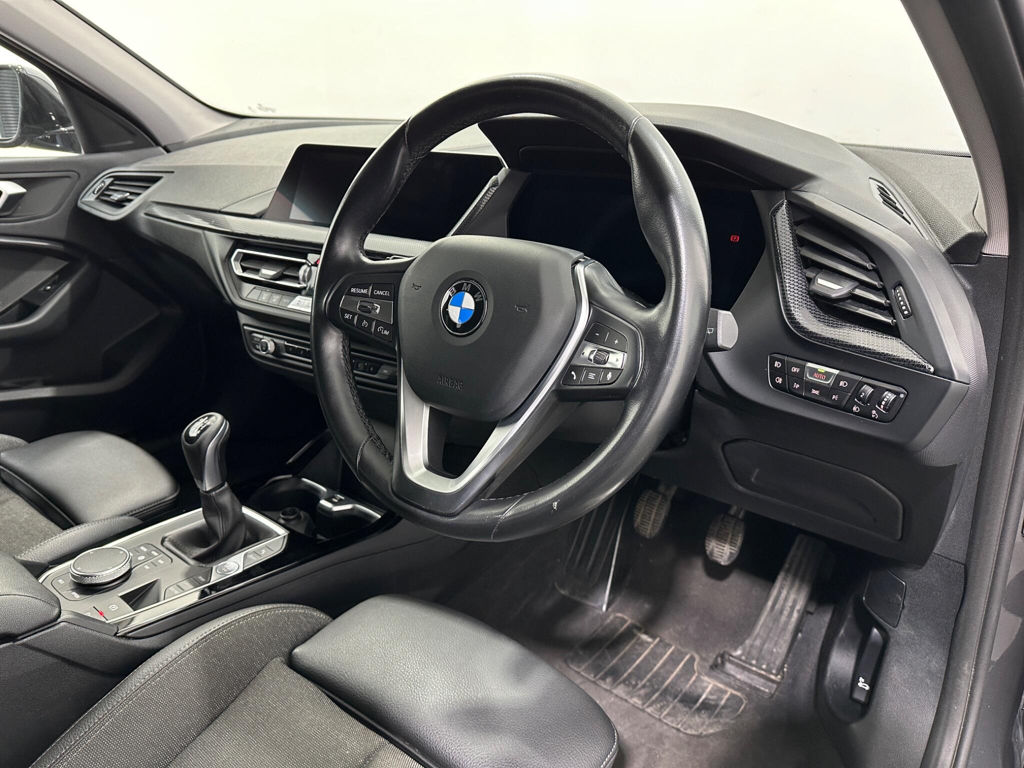 BMW 1 Series view 11