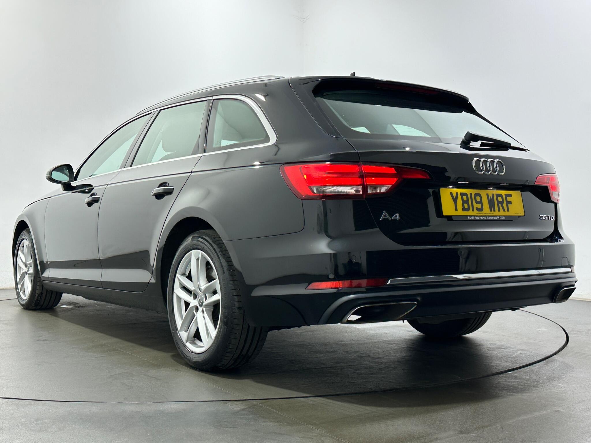 Audi A4 view 47