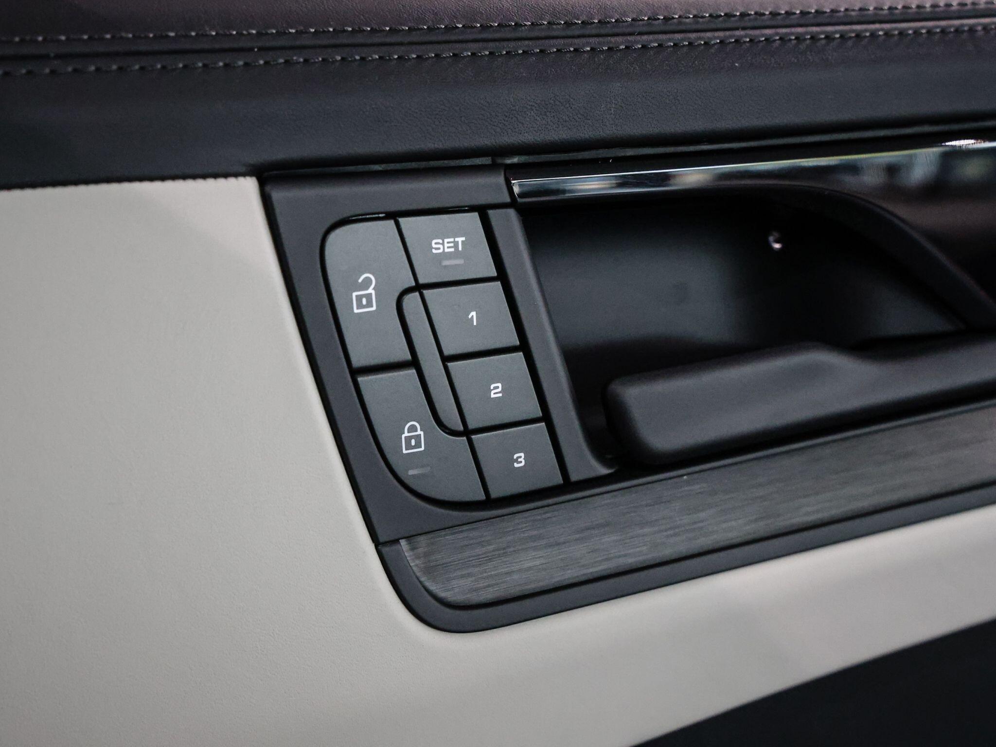 Porsche Cayenne view 11