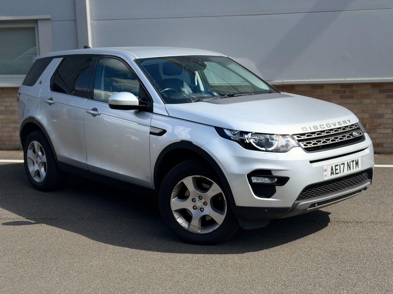 Land Rover Discovery Sport view 34