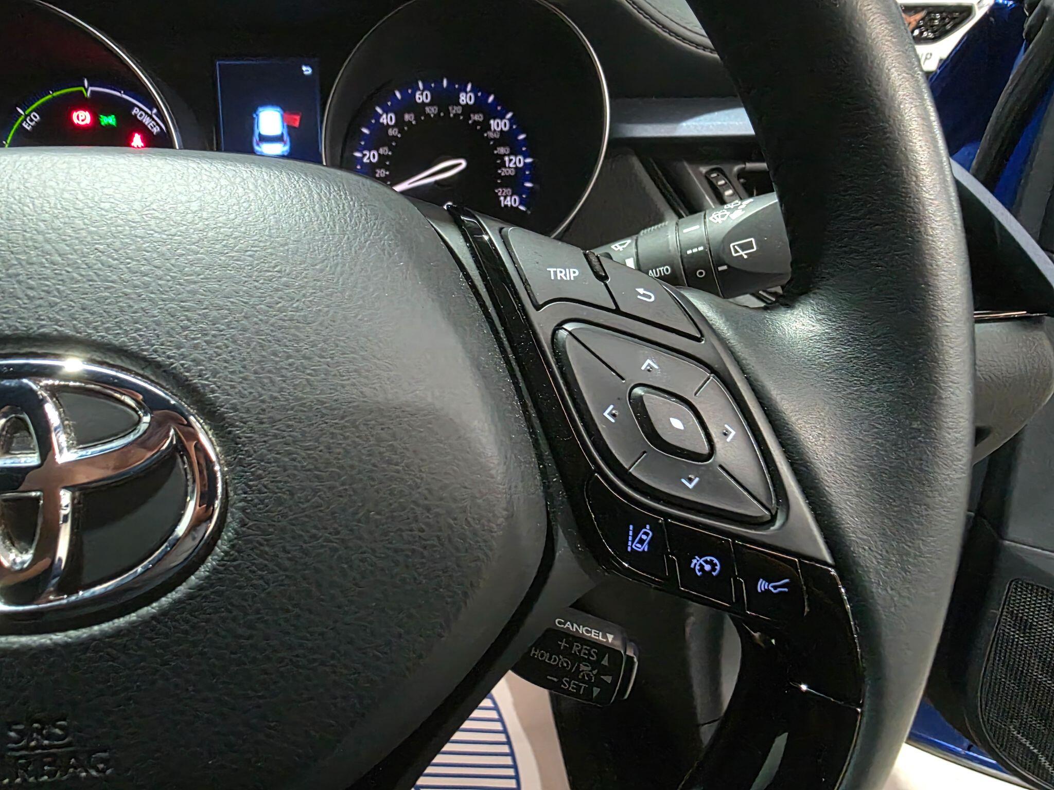Toyota C-HR view 14