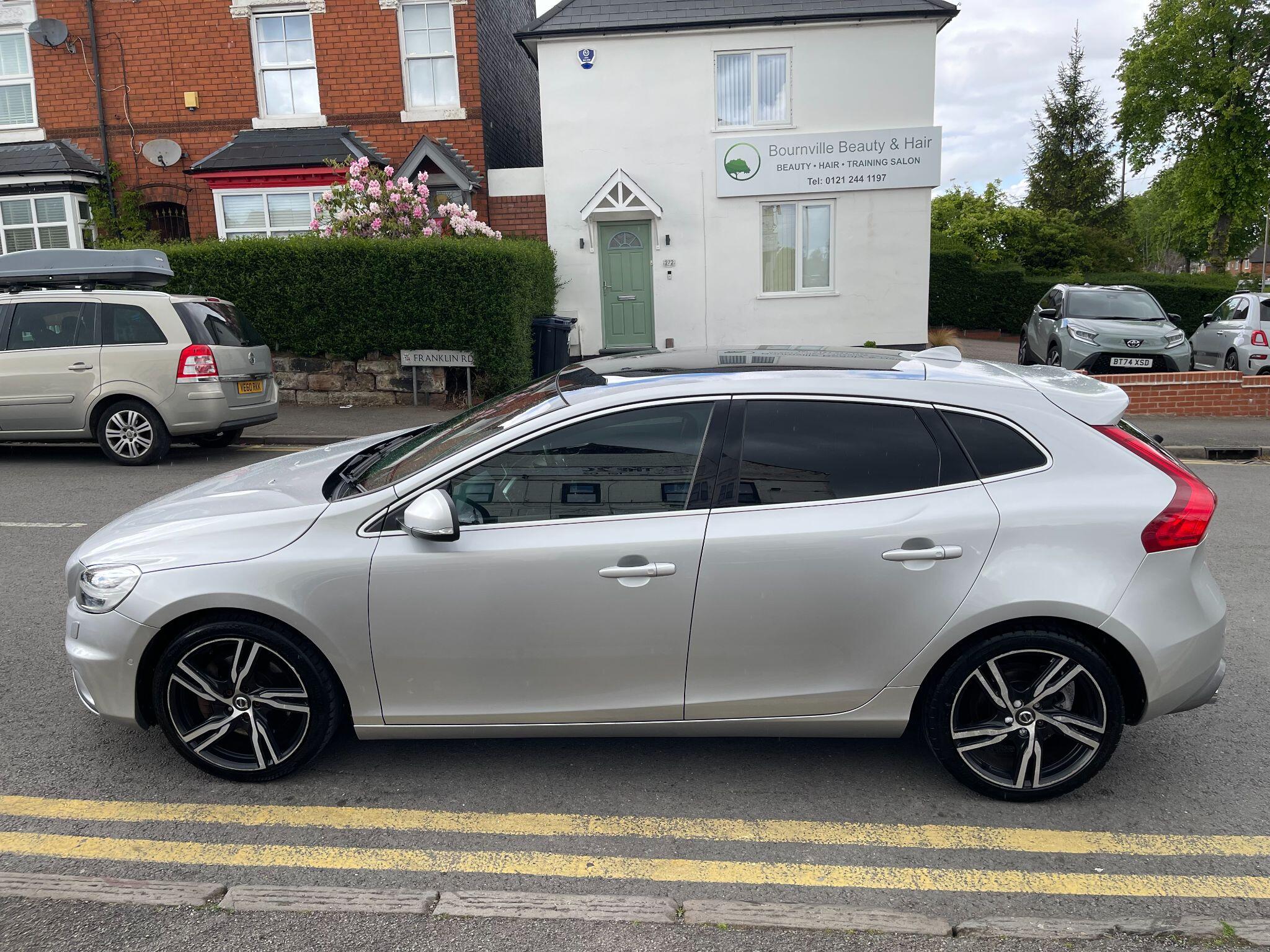 Volvo V40 view 17