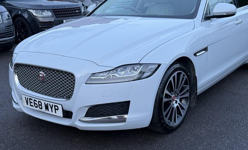 Jaguar XF view 15