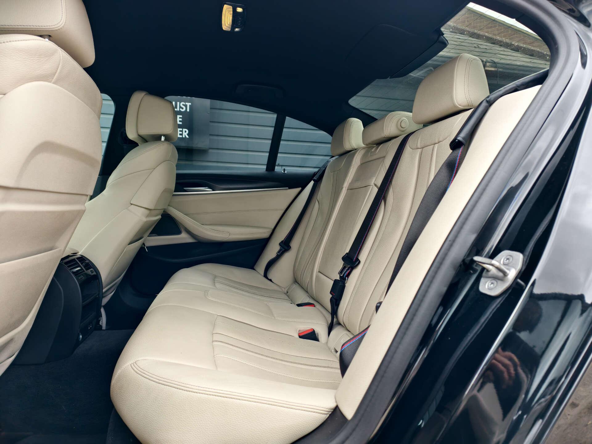 BMW 5 Series view 21
