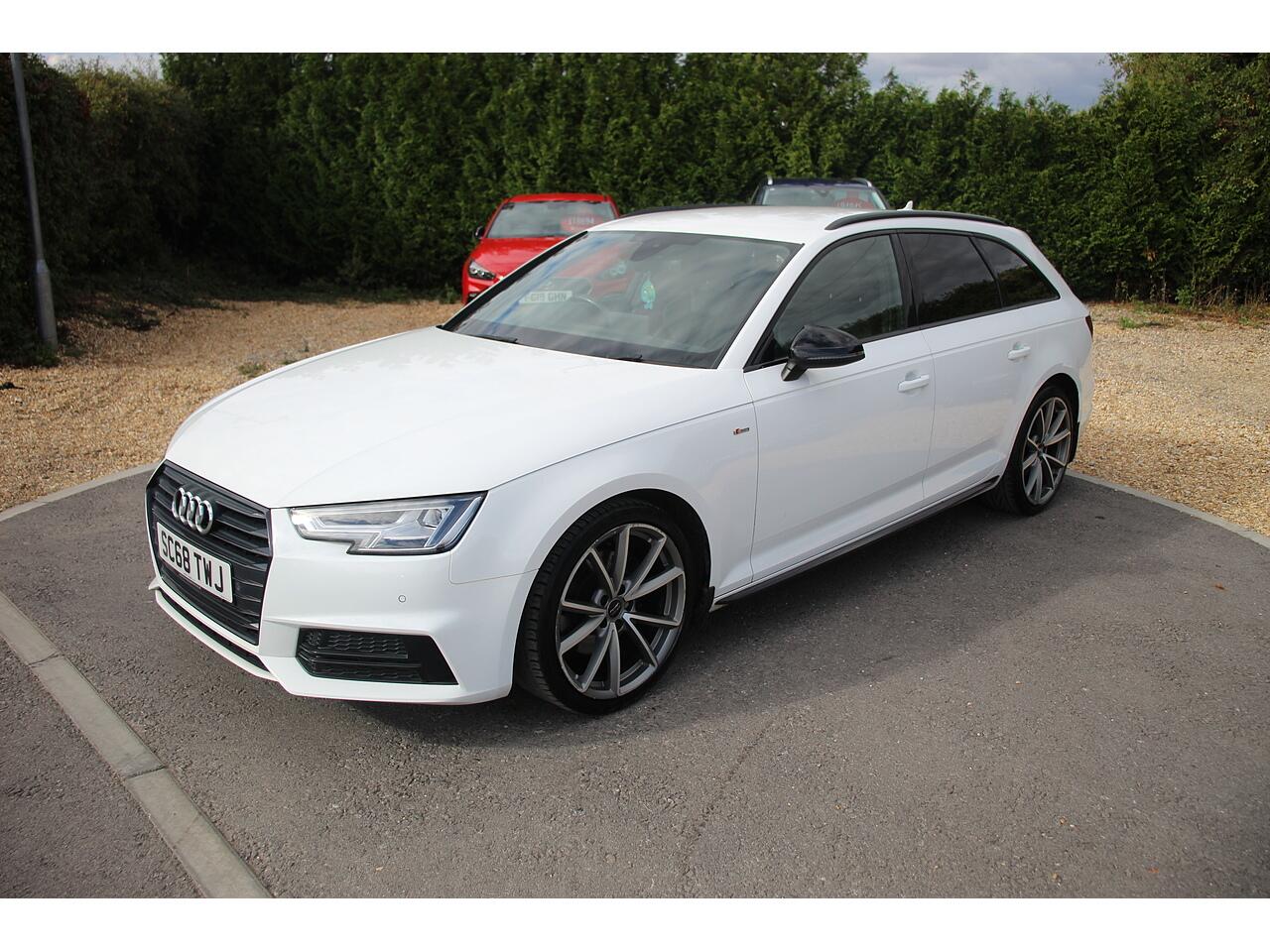 Audi A4 Avant view 5