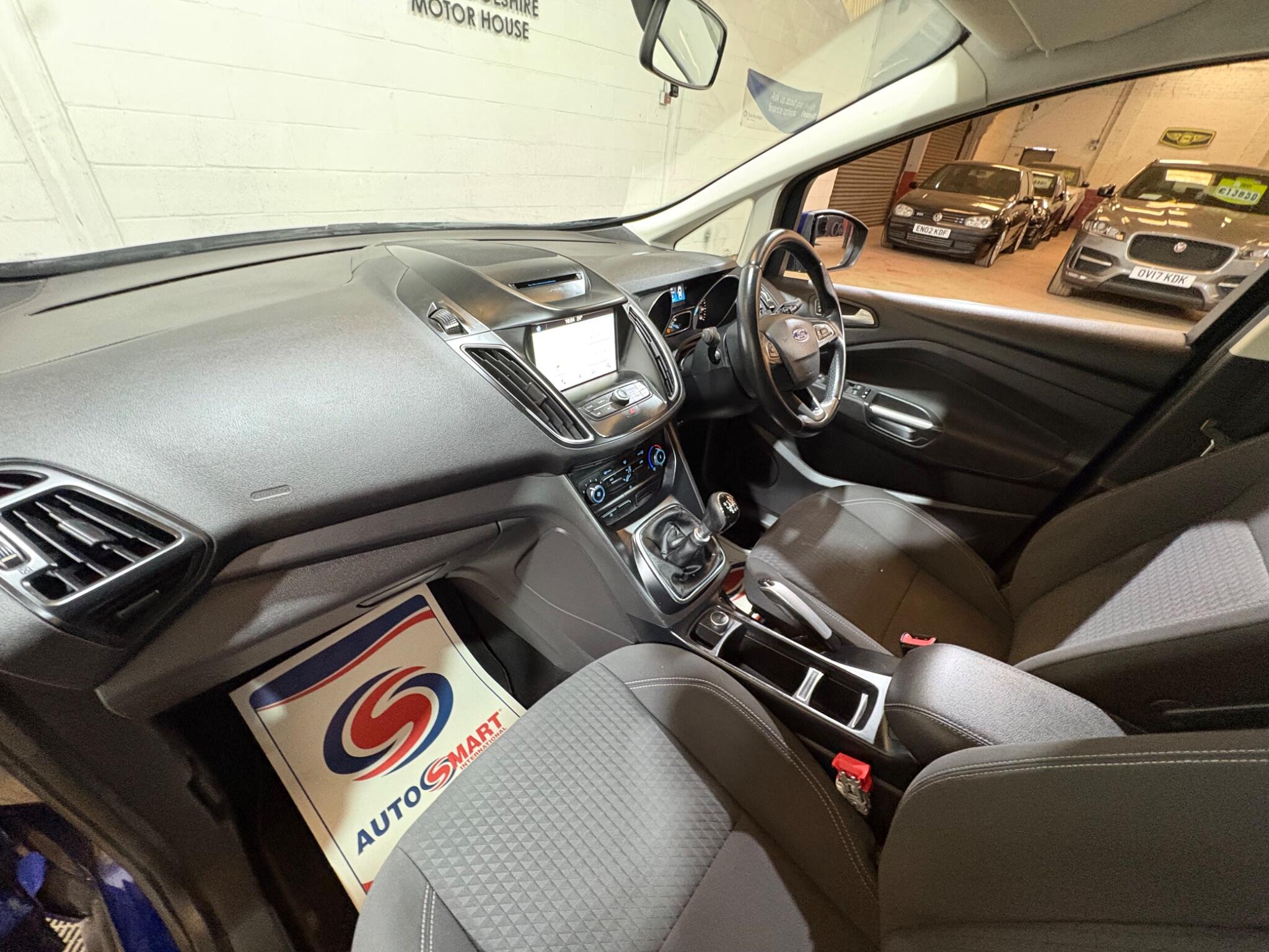 Ford Grand C-Max view 25
