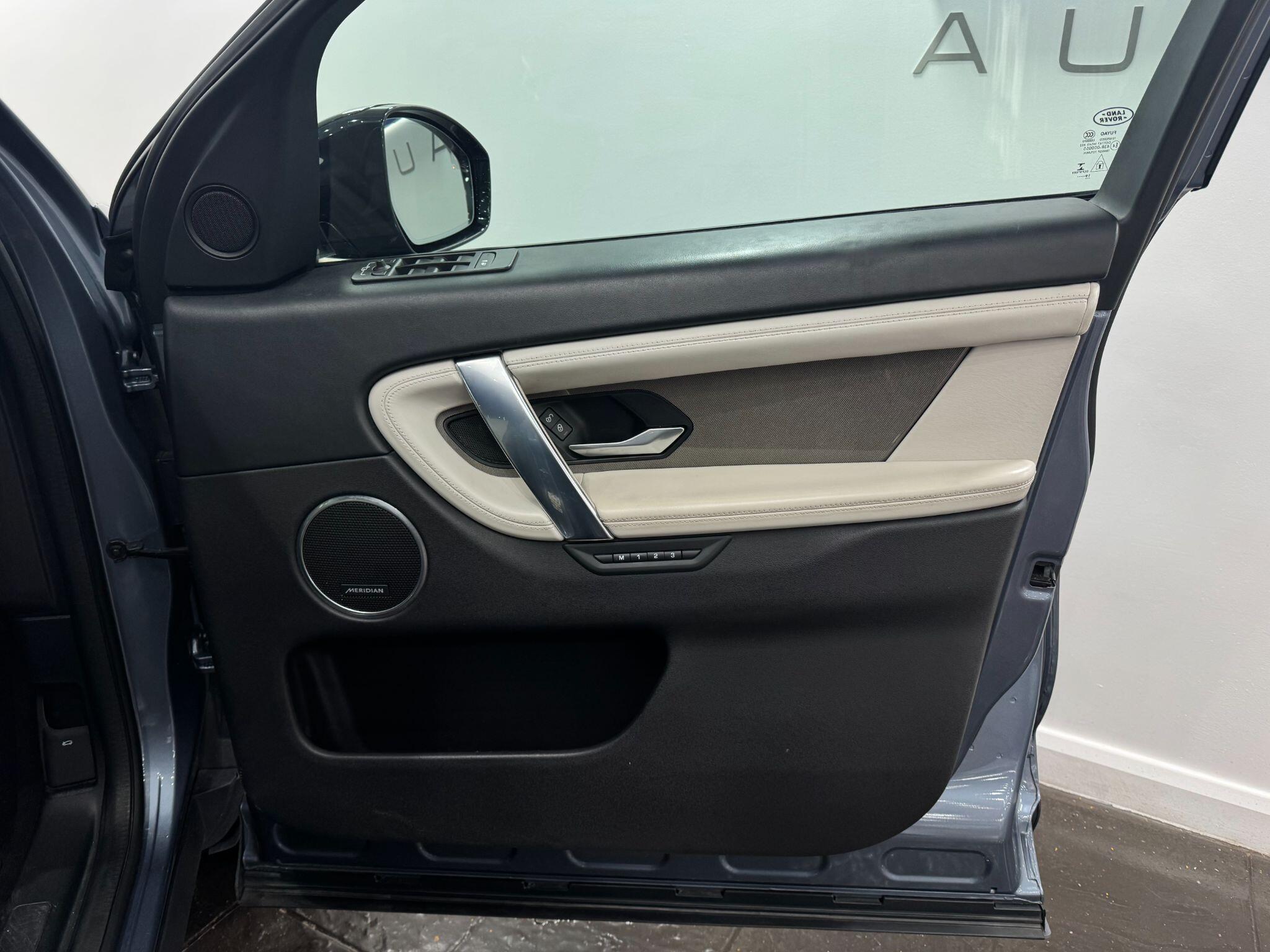 Land Rover Discovery Sport view 22