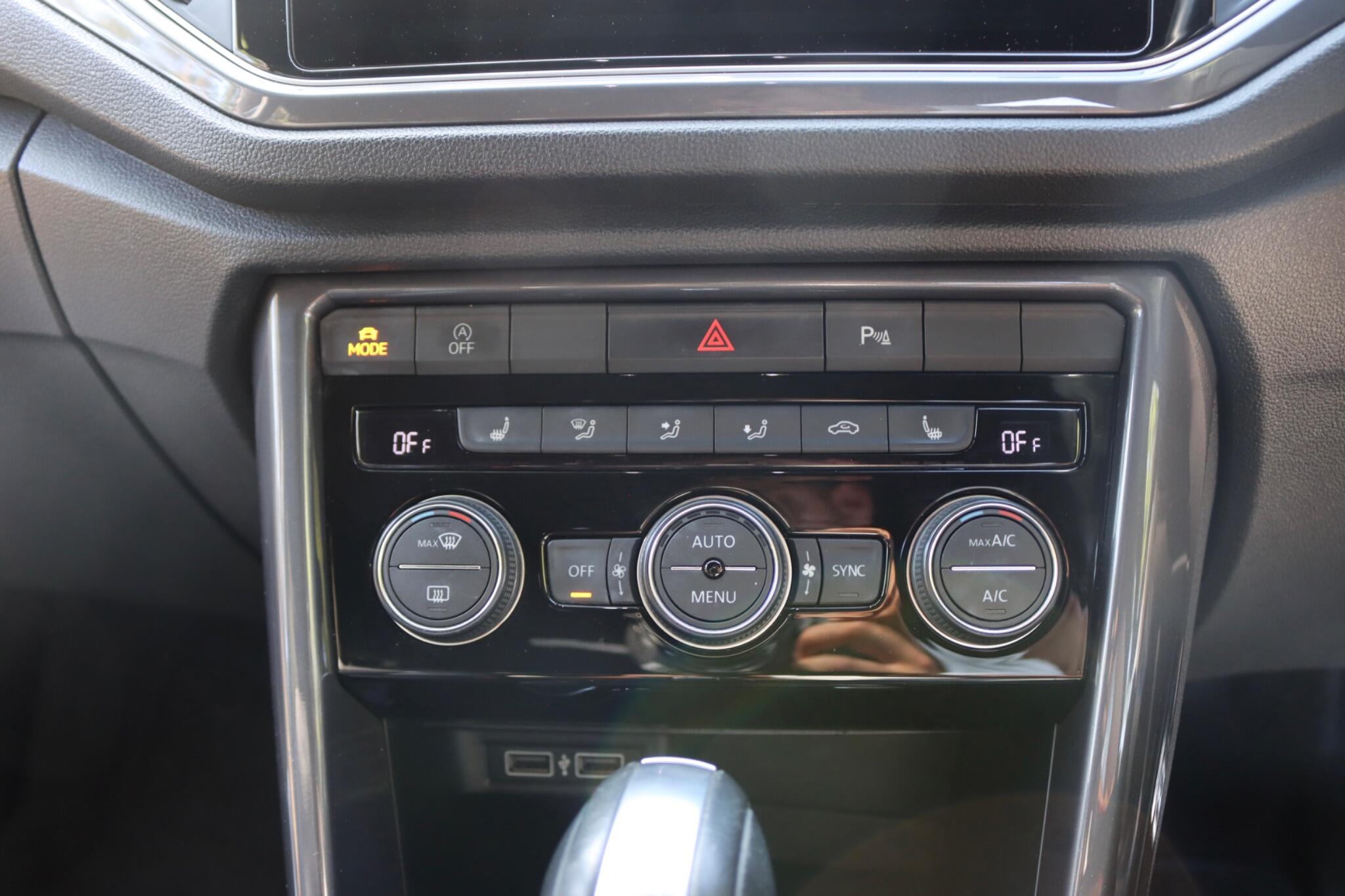 Volkswagen T-Roc view 32
