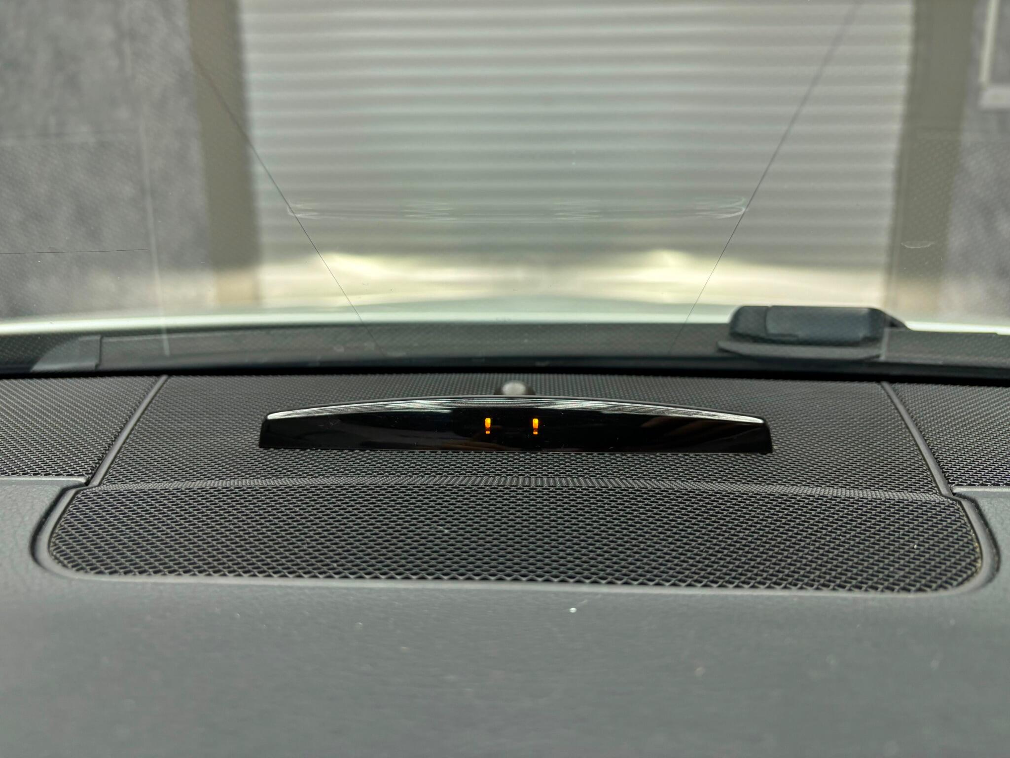 Mercedes-Benz E Class view 23
