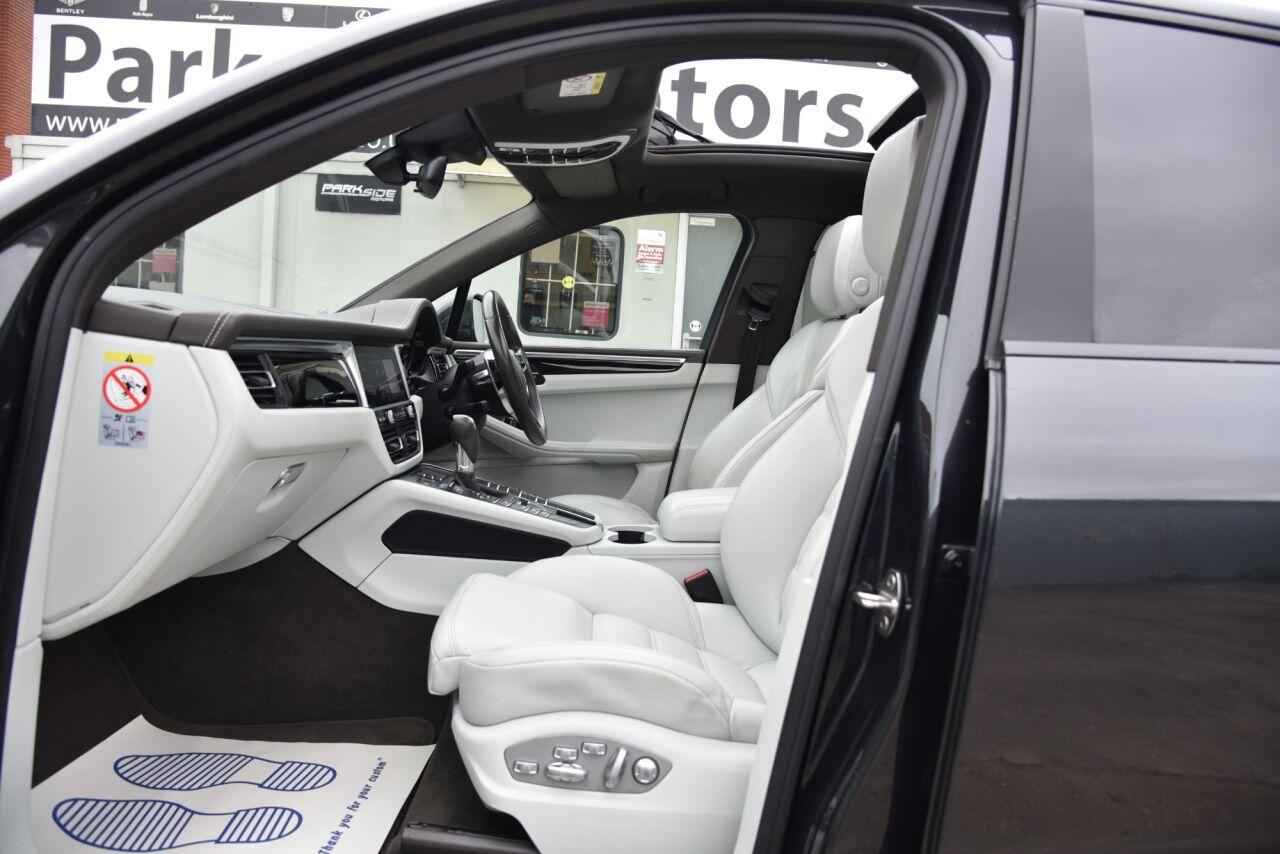 Porsche Macan view 24