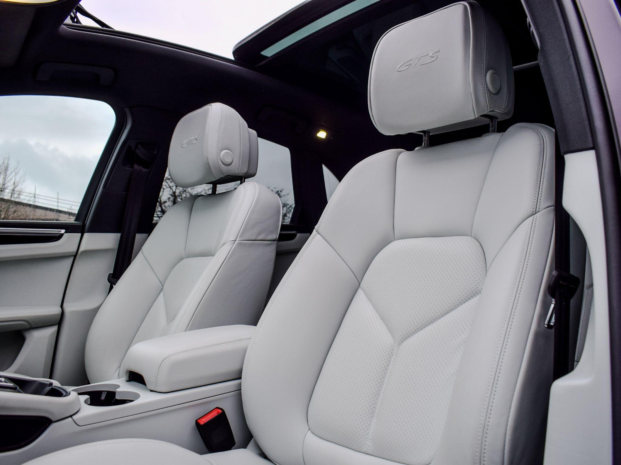 Porsche Macan view 20