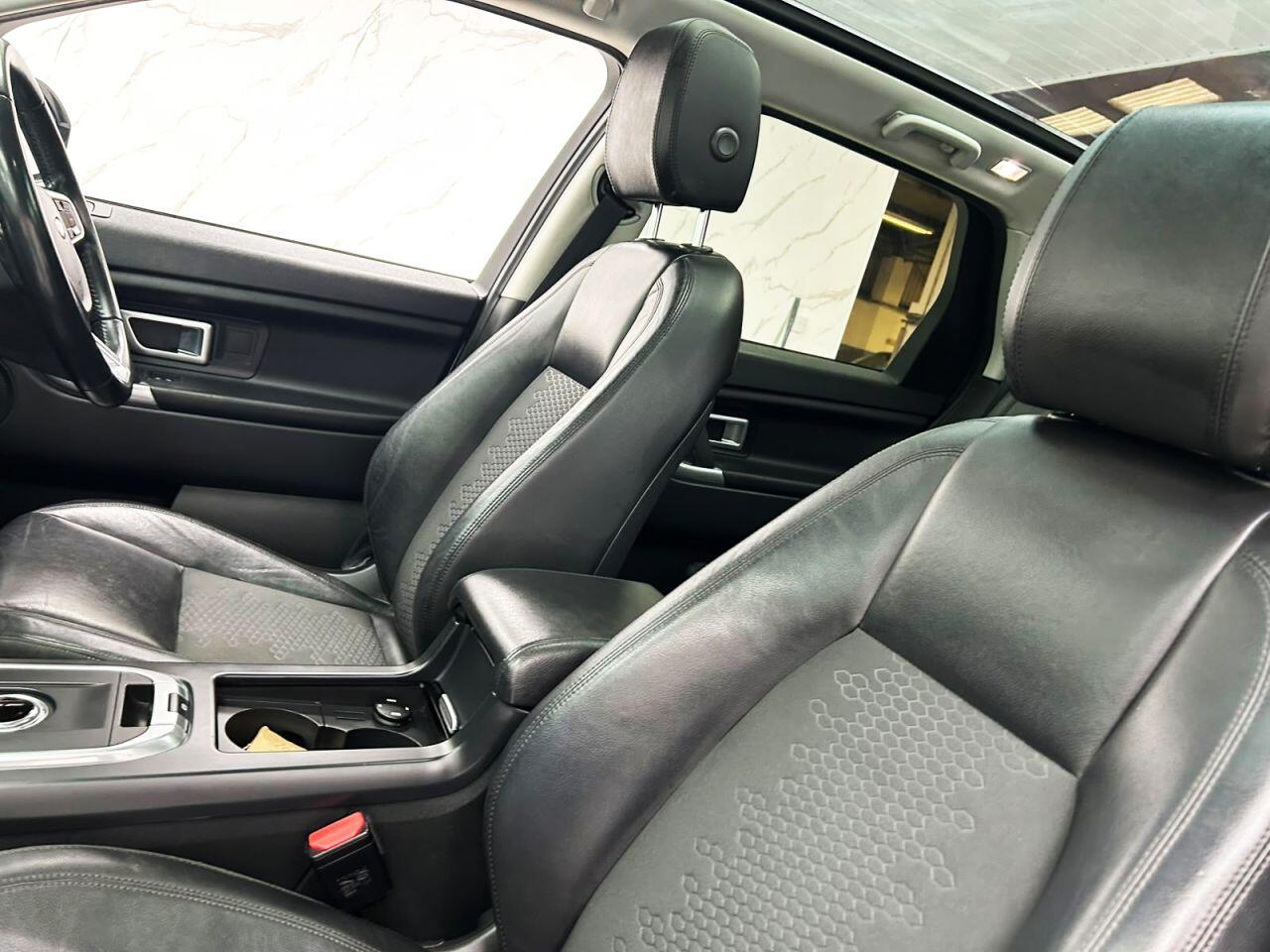 Land Rover Discovery Sport view 13