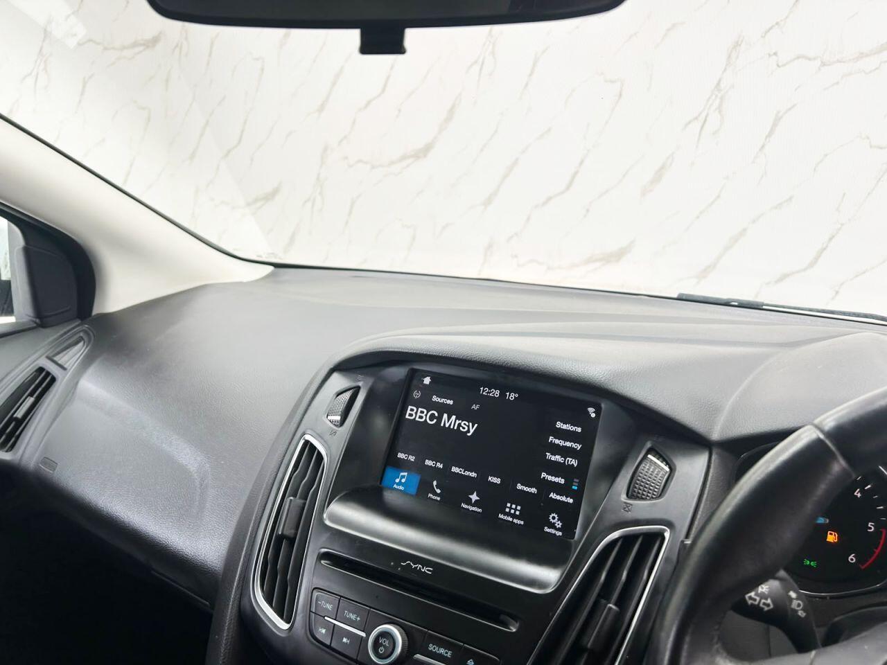 Ford Focus view 15