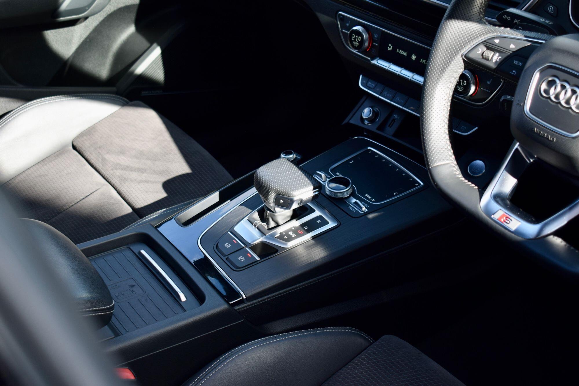 Audi Q5 view 7