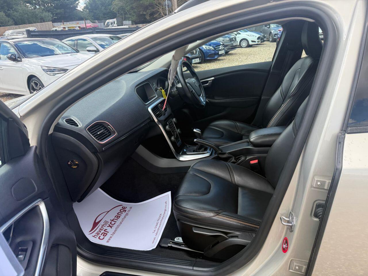 Volvo V40 Cross Country view 10