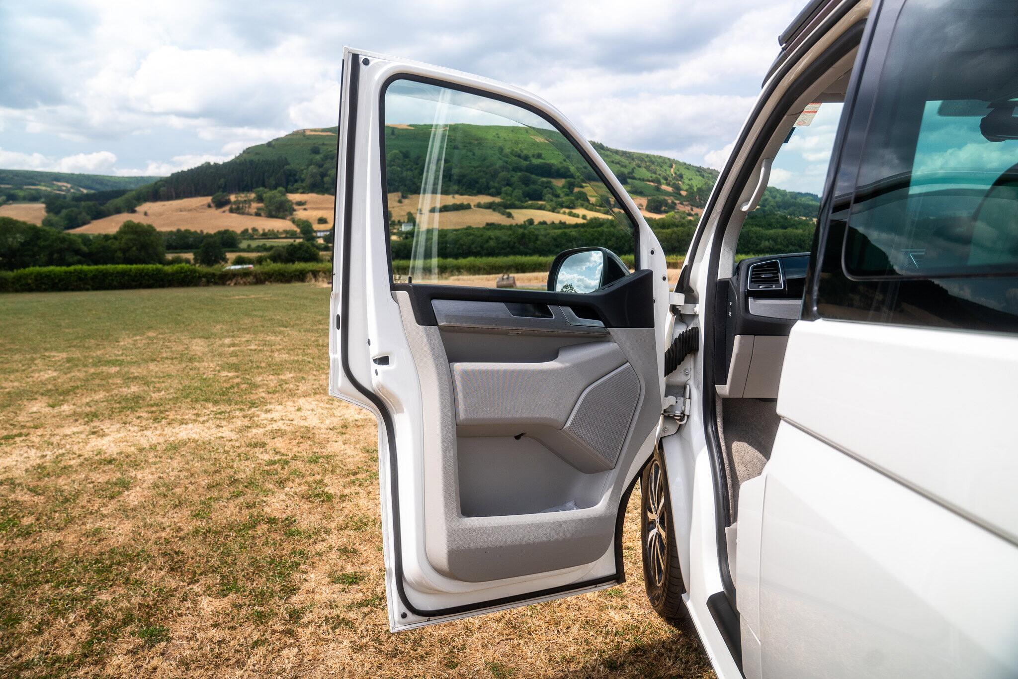 Volkswagen California view 26