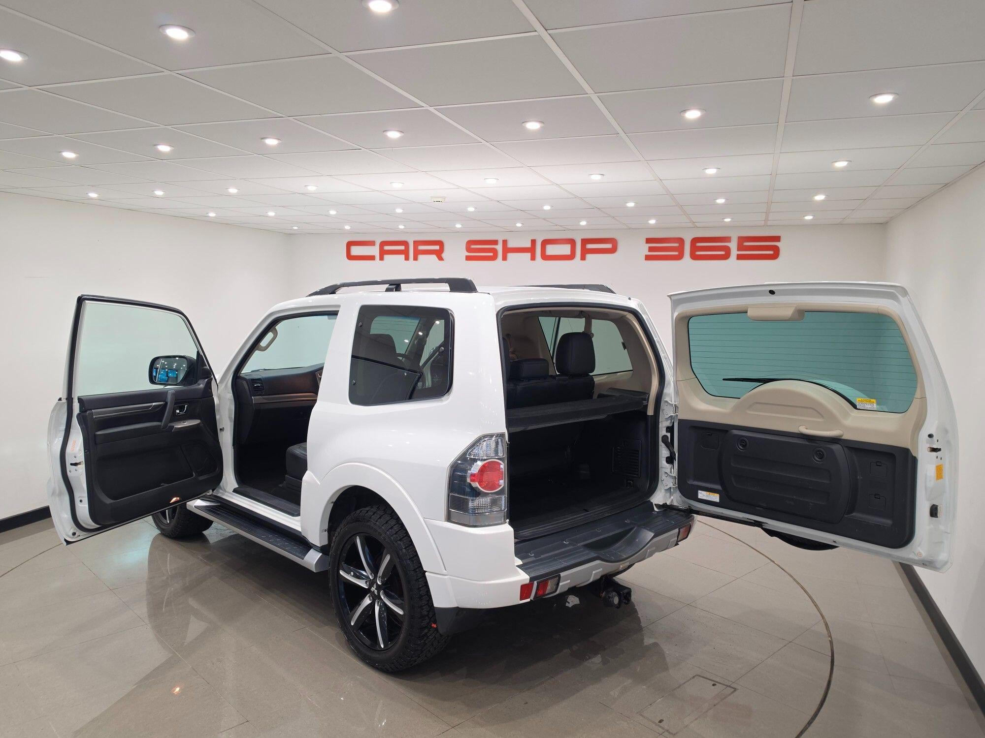 Mitsubishi Shogun view 34