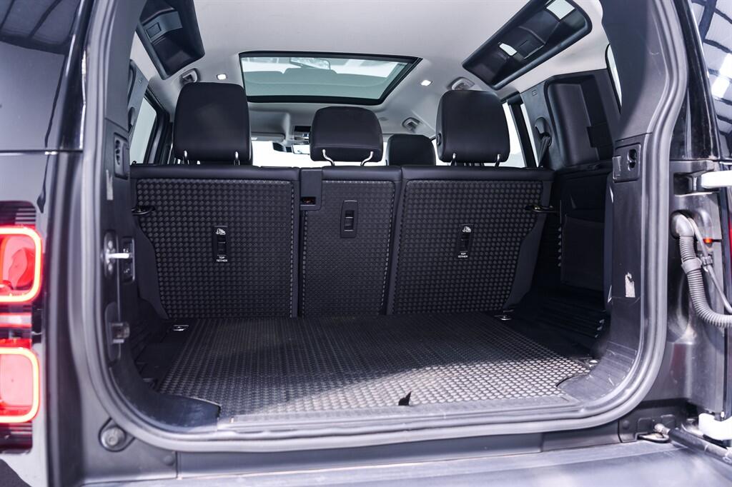 Land Rover Defender view 37
