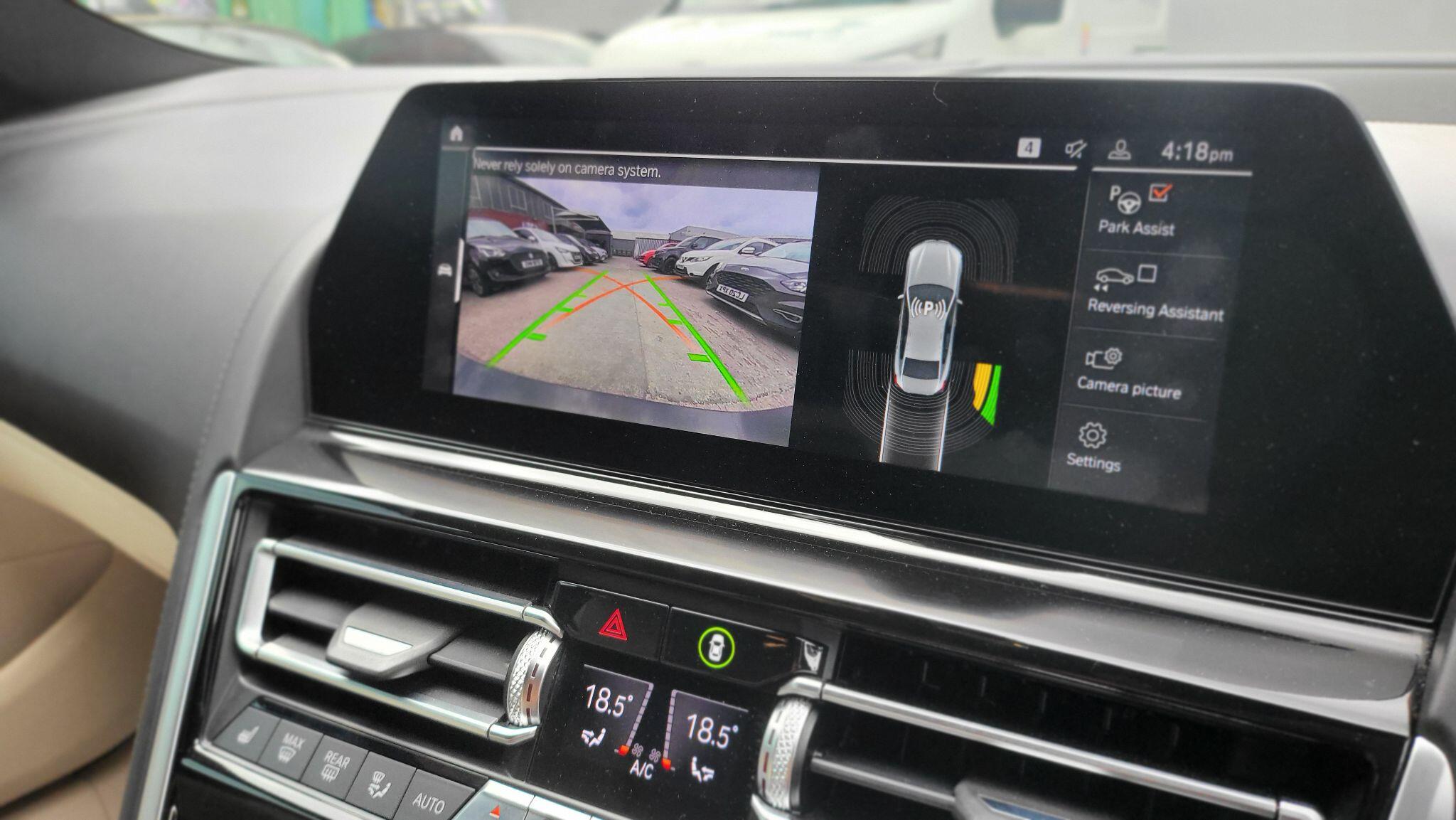 BMW 8 Series view 29