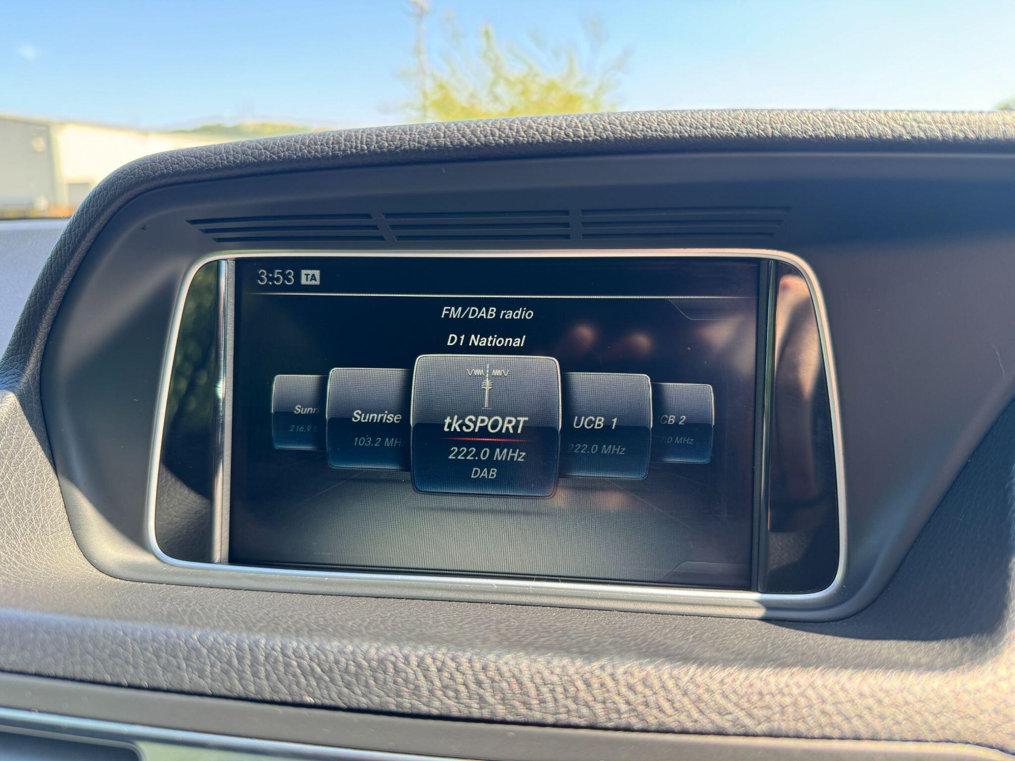 Mercedes-Benz E Class view 33