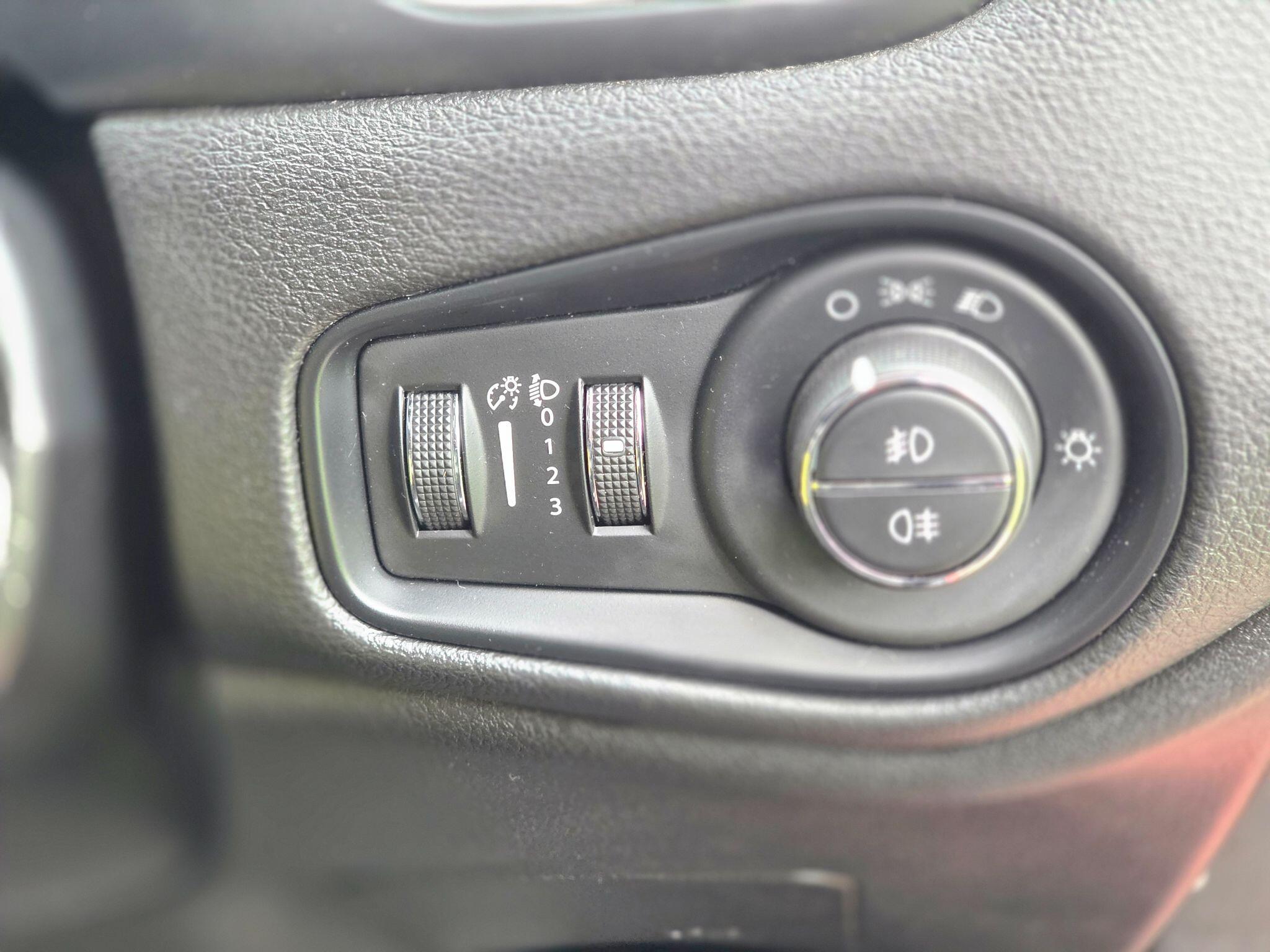Jeep Renegade view 43
