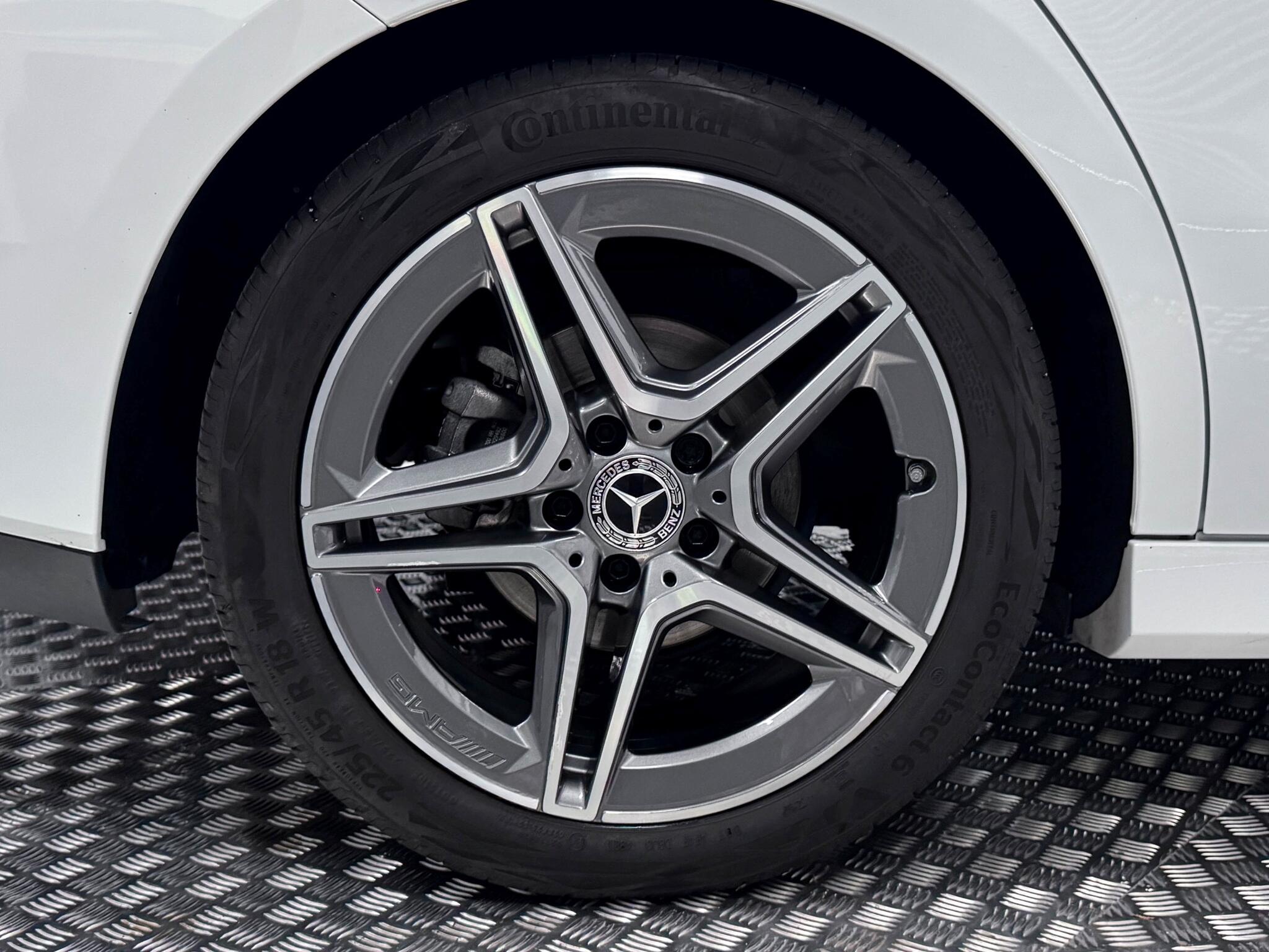 Mercedes-Benz Cla view 54
