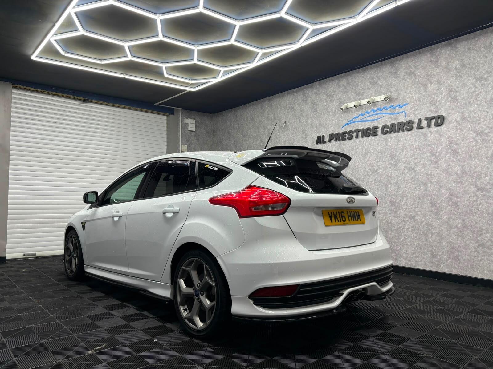 Ford Focus view 6