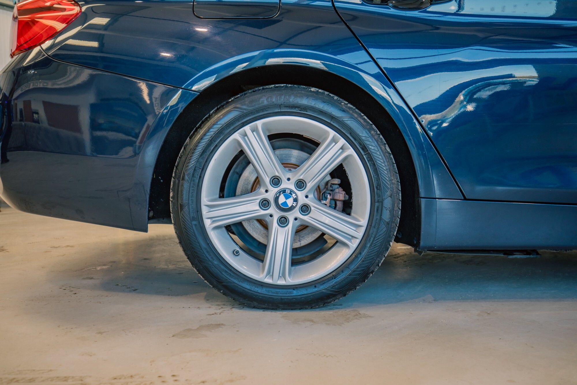 BMW 4 Series view 6