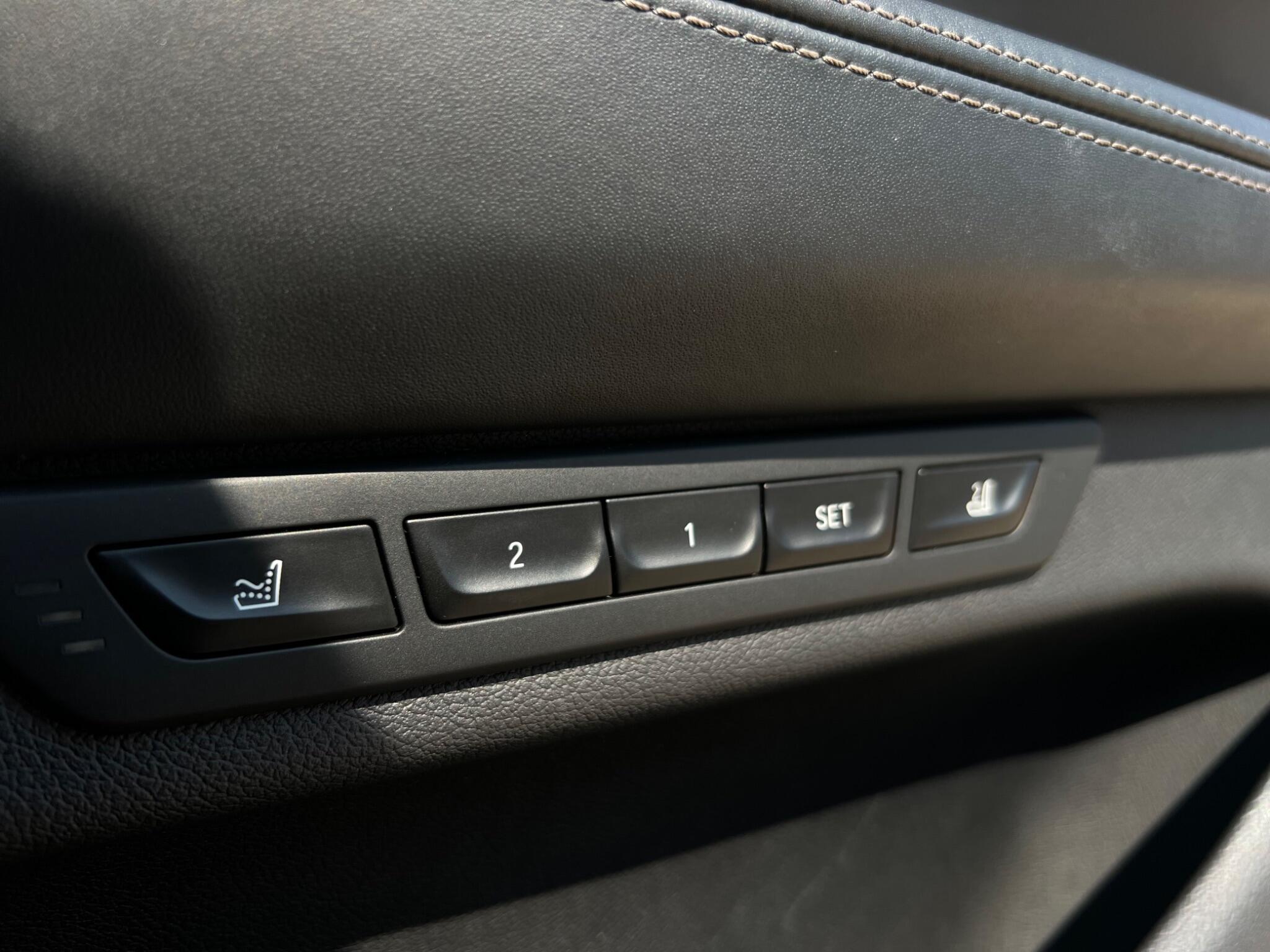 BMW 7 Series view 14