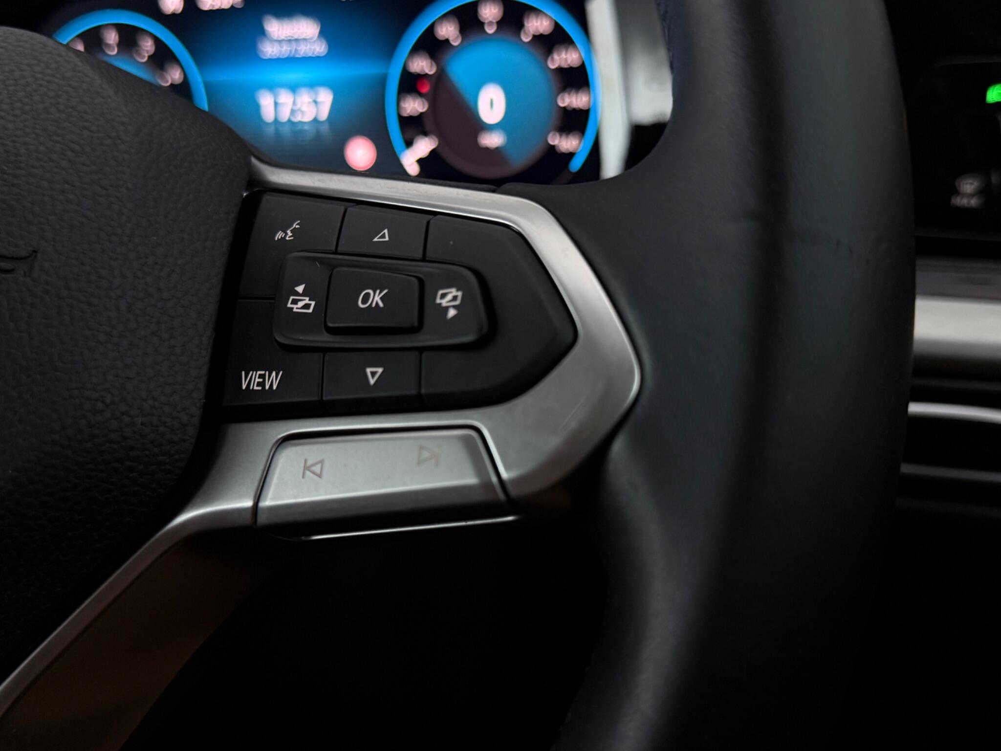 Volkswagen Golf view 16